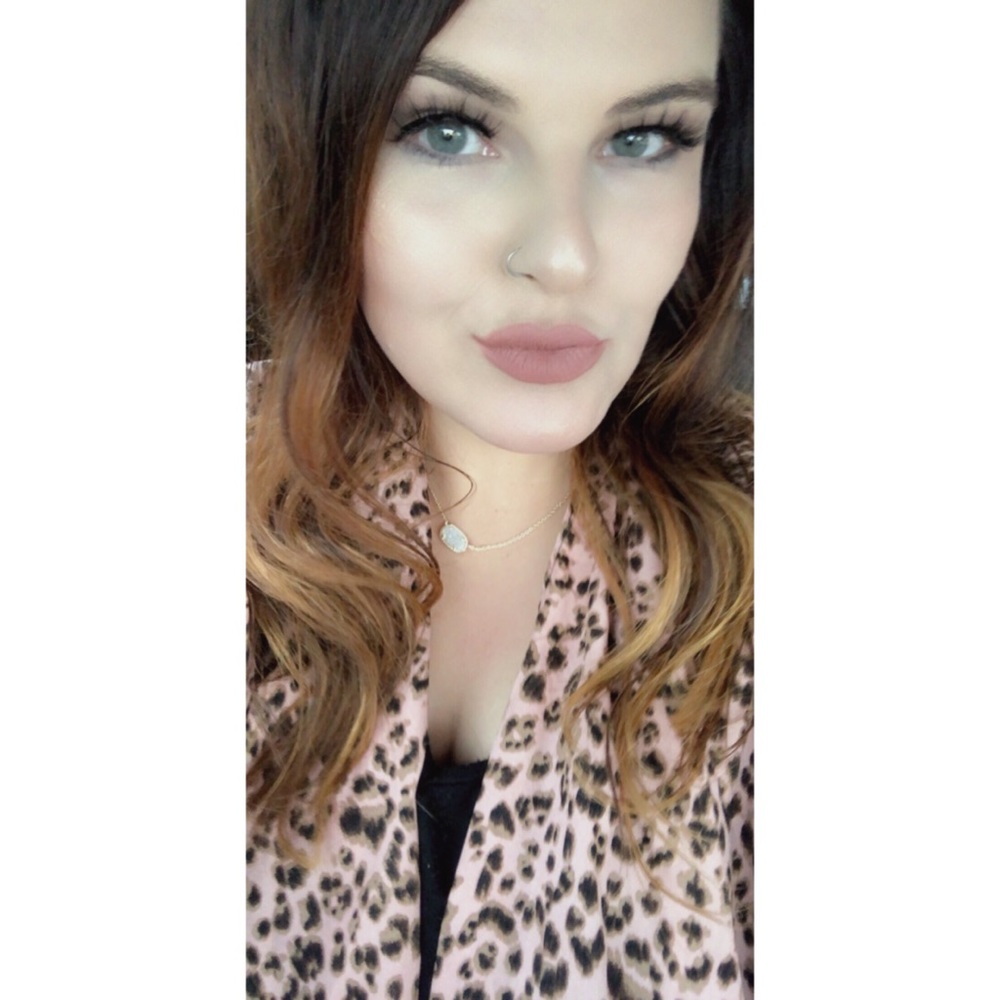 Meet your Posher, Laura